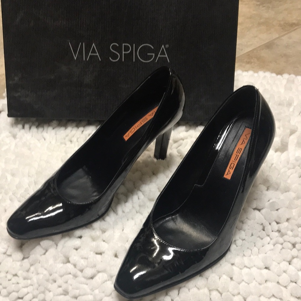Black Pumps